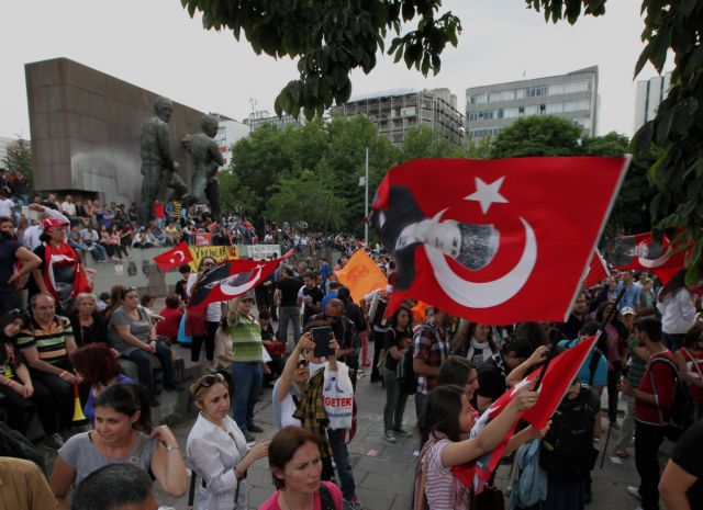 Αποκλείει προσφυγή στις κάλπες το κόμμα του Ερντογάν